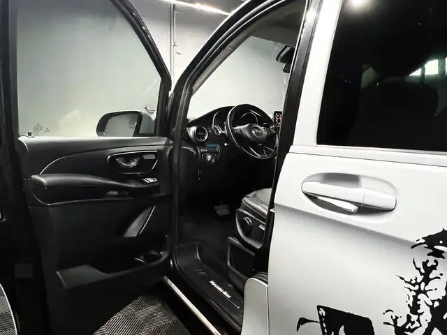 Mercedes-Benz V-Class view 10
