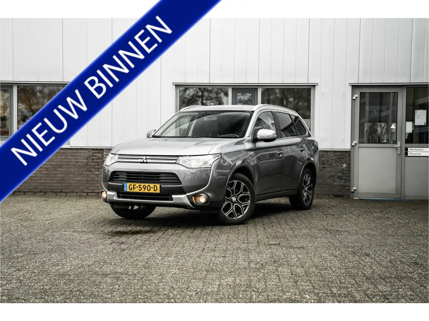 Mitsubishi Outlander 2.0 PHEV Executive Edition X-Line Grau - 1