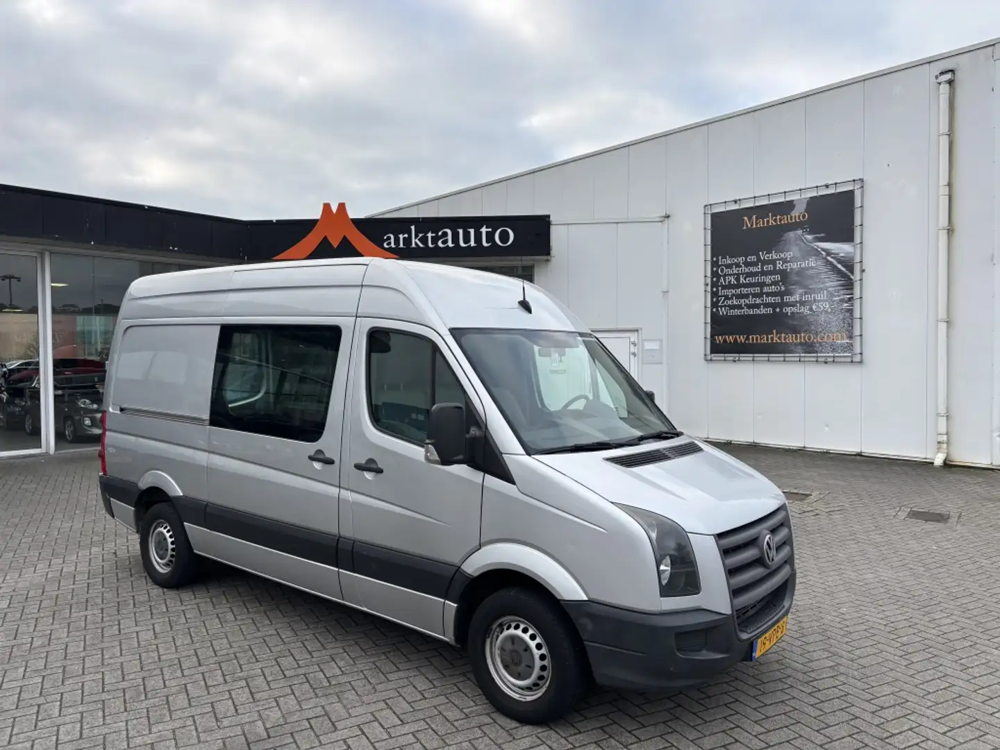 Volkswagen Crafter 35 2.5 TDI L2H2 Trekhaak Airco 3-persoons Grijs - 1