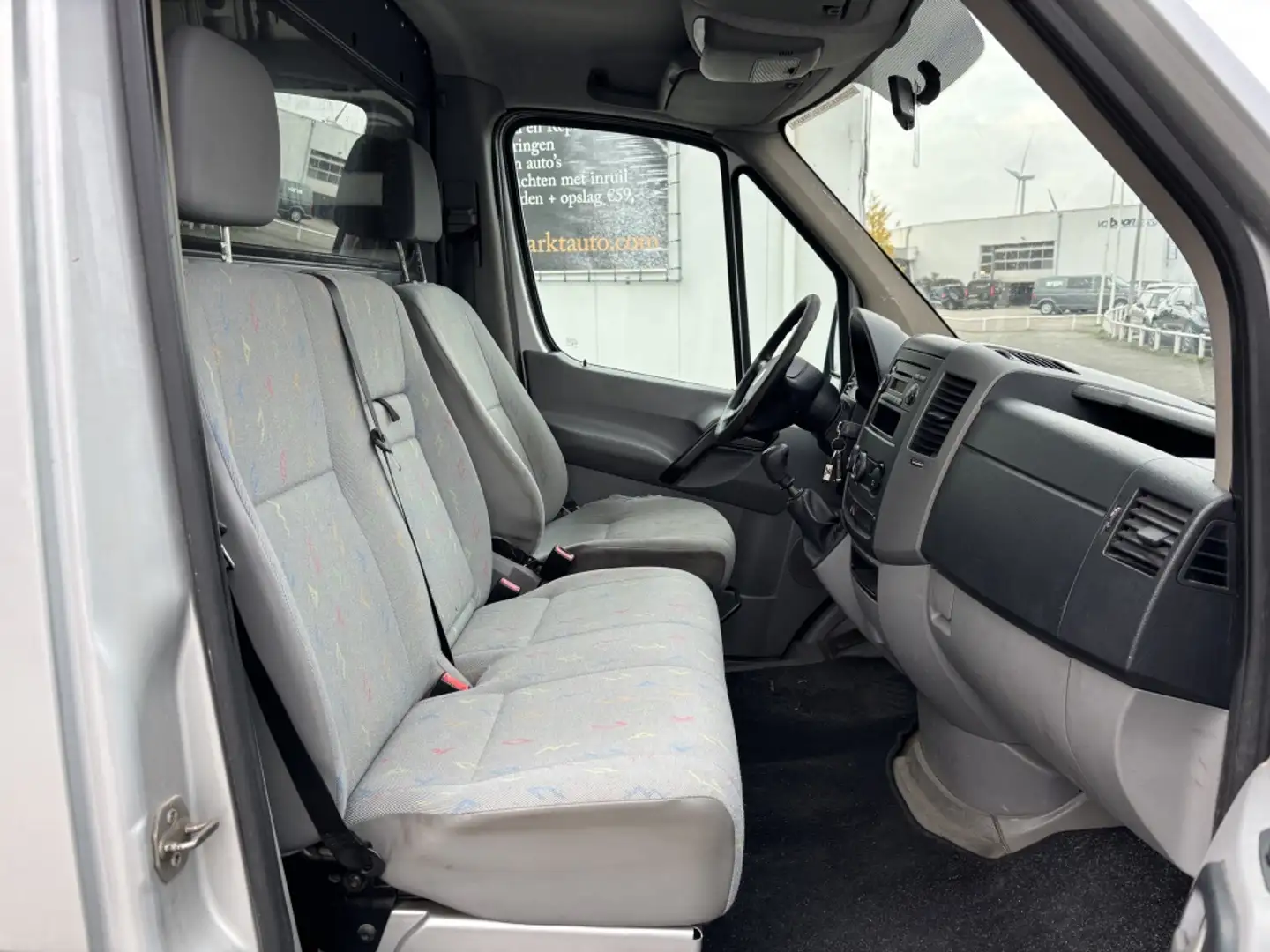 Volkswagen Crafter 35 2.5 TDI L2H2 Trekhaak Airco 3-persoons Grijs - 2