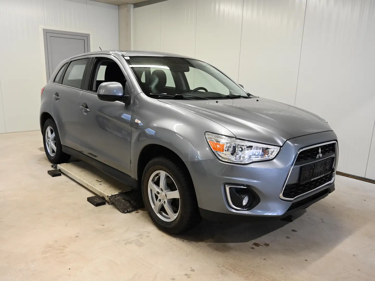 Mitsubishi ASX Invite 4WD Silber - 1