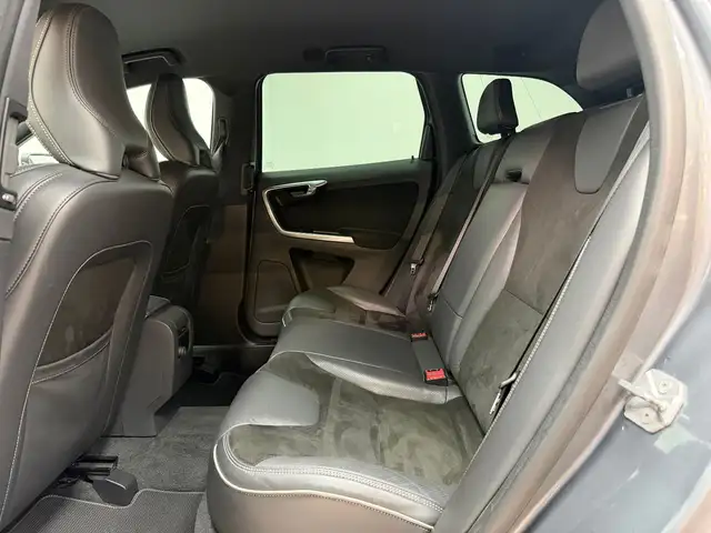 Volvo XC60 view 14