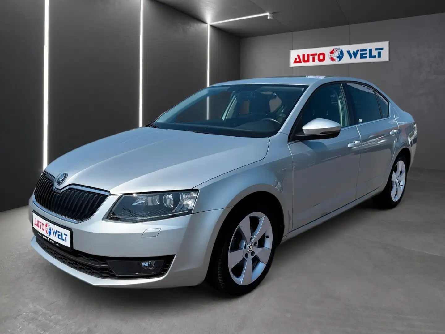 Skoda Octavia Lim. 1.4 TSI DSG Dual-Klima Navi Xenon Plateado - 1