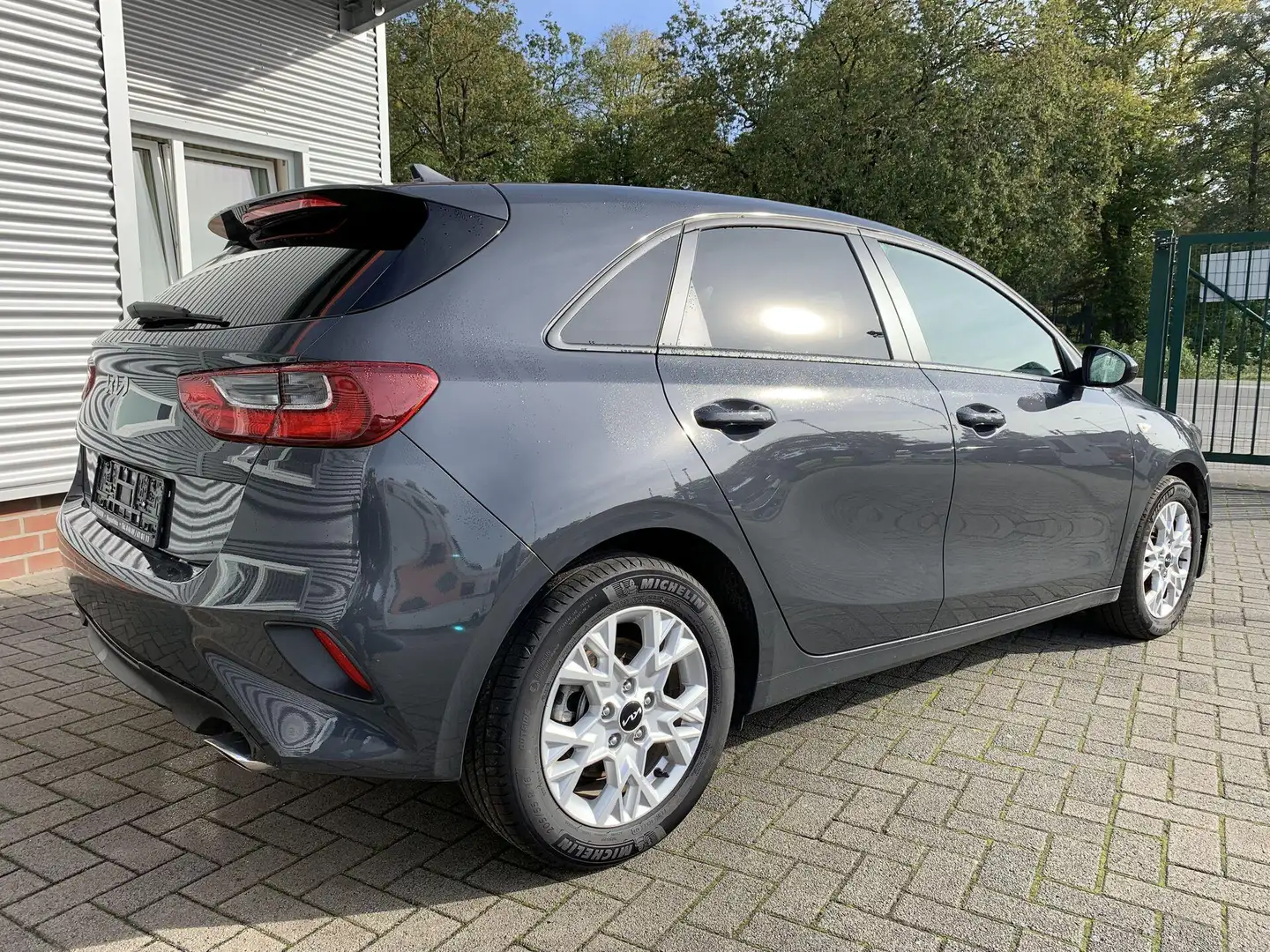 Kia Ceed / cee'd 1,0 T-GDI APPKAMTEMP 74 kW (101 PS), Schalt. 5-... Grau - 2