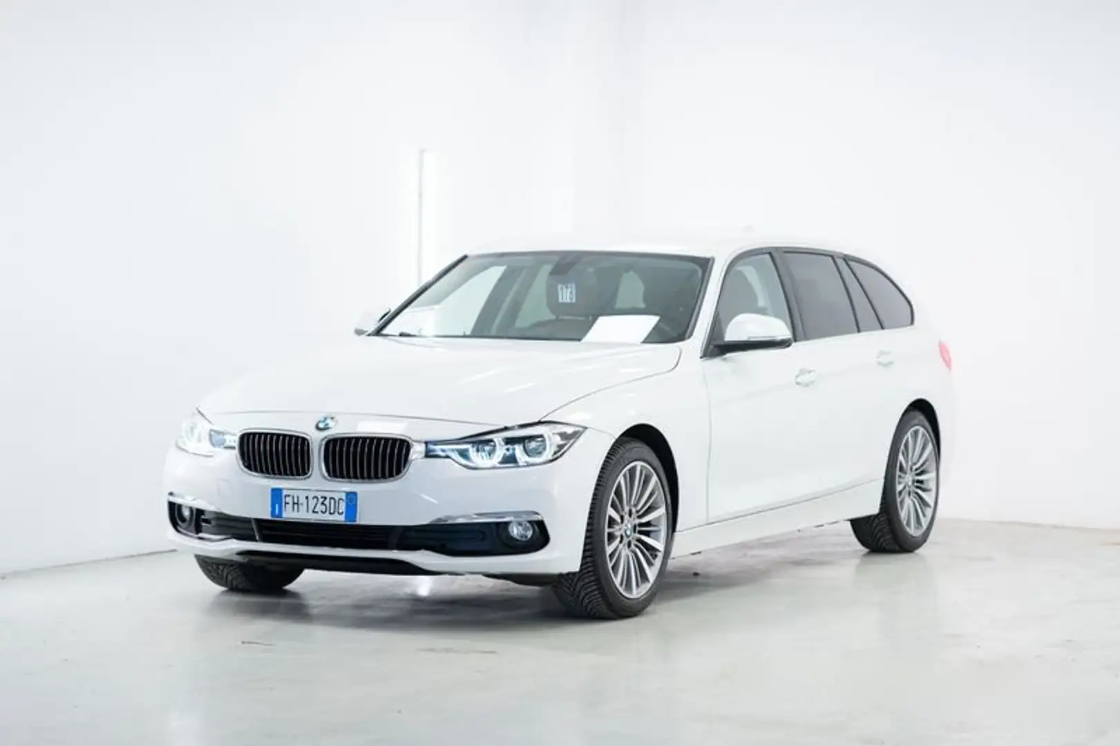 BMW 320 320d Touring xdrive Luxury (Automatico) 190CV Bianco - 1