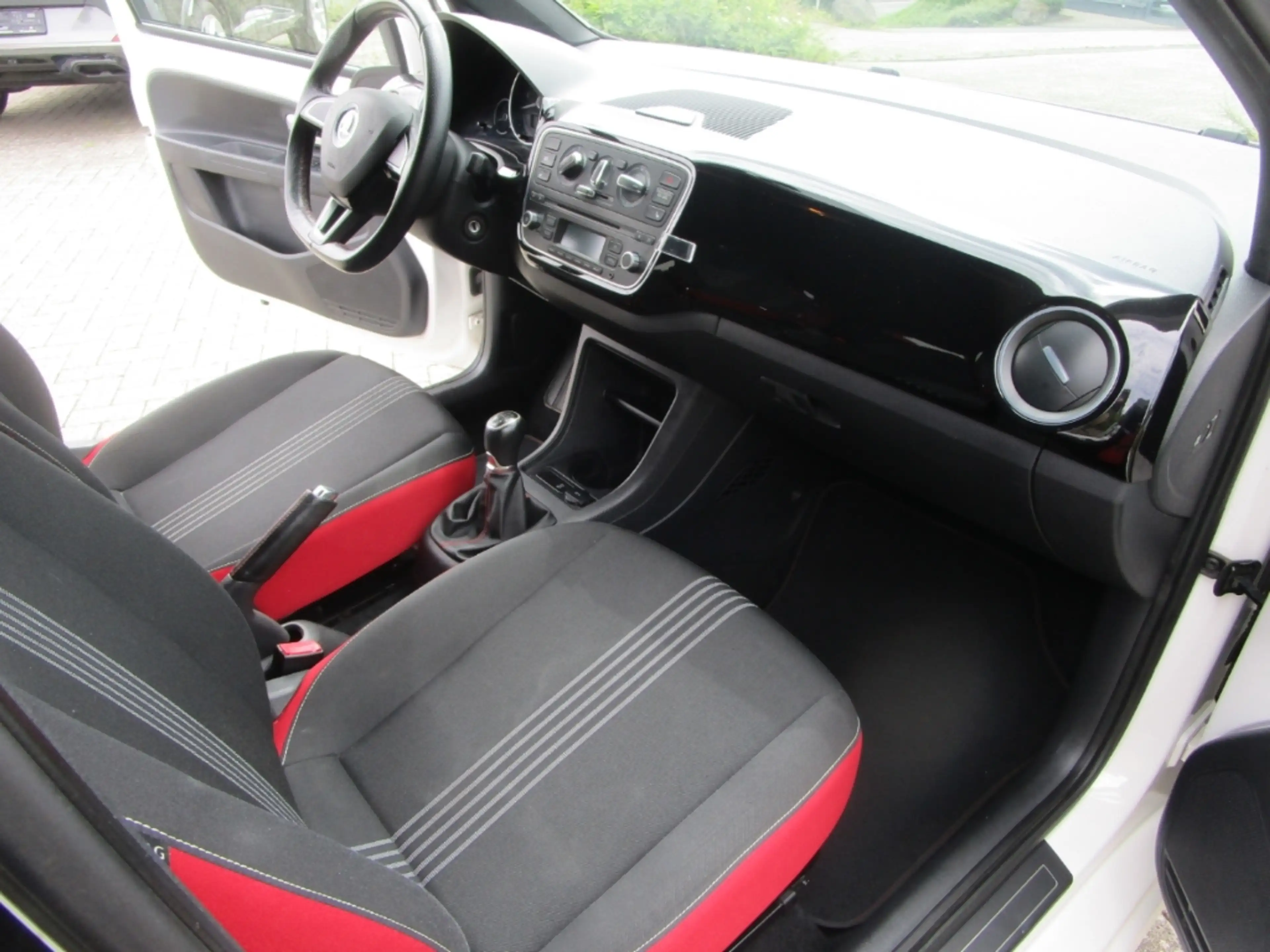Skoda Citigo 1.0 TSI Monte Carlo 55kW (75 PS) 5-Gang — photo 9