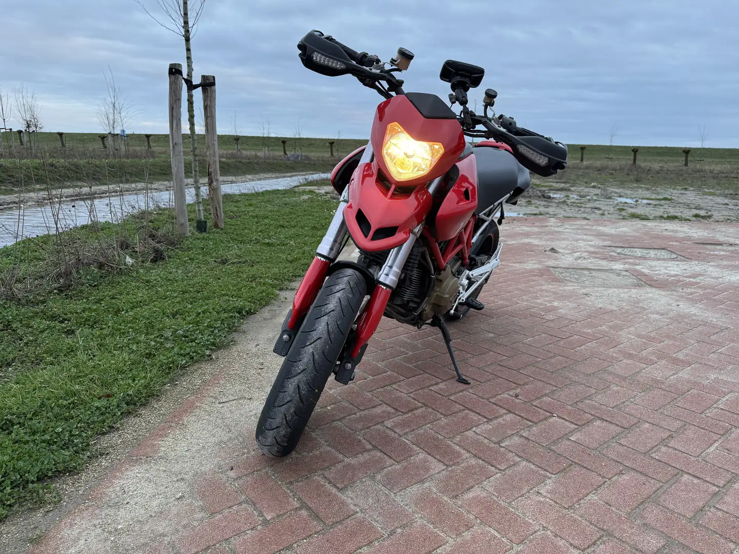 Ducati Hypermotard 1100 Rojo - 2
