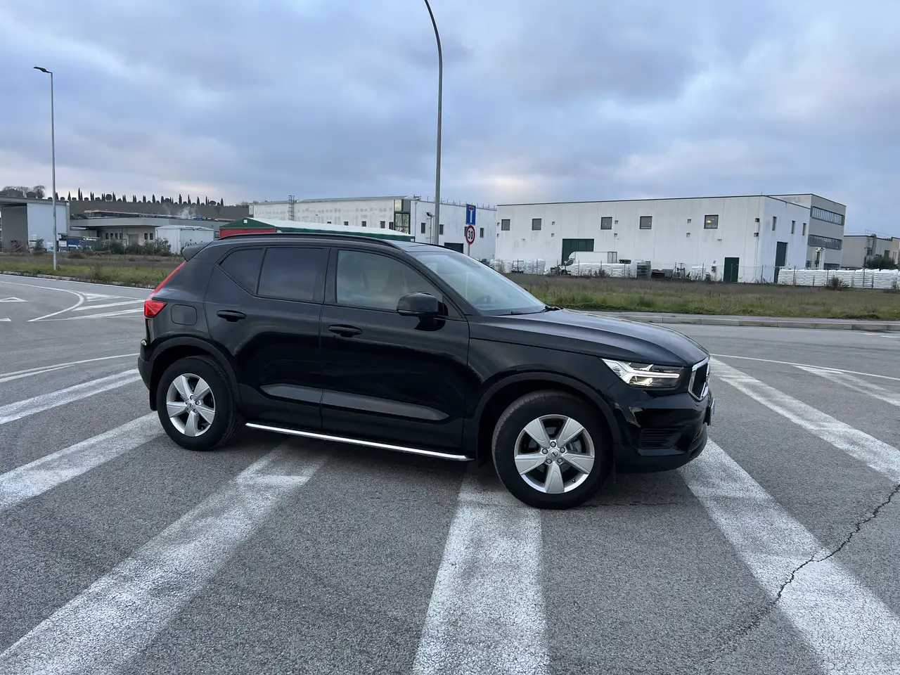 Volvo XC40 1.5 t3 Momentum geartronic my20 — photo 1 of 8