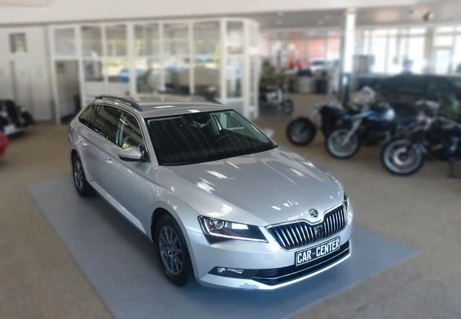 Skoda Superb Combi TDI Business;NAV XEN StndHz PDC AHK Silber - 2
