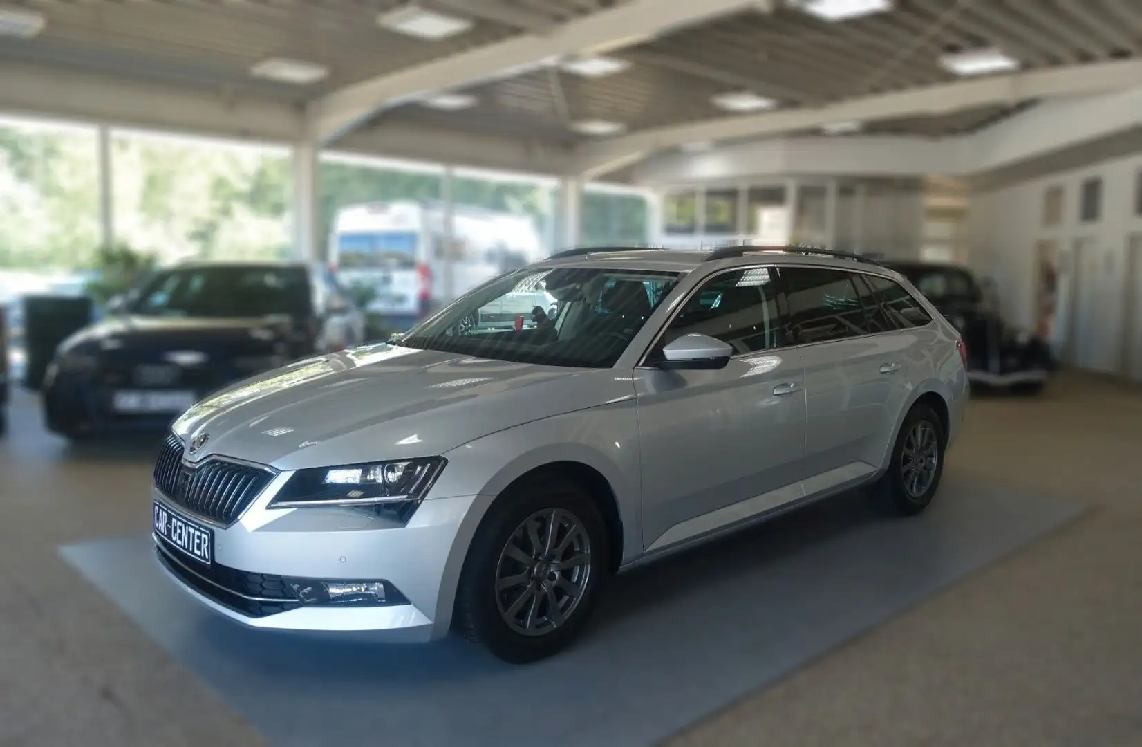 Skoda Superb Combi TDI Business;NAV XEN StndHz PDC AHK Silber - 1