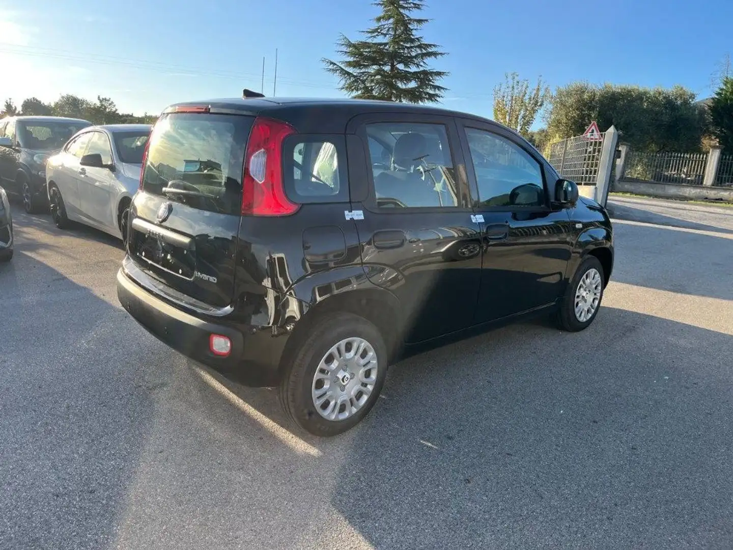 Fiat Panda 1.0 FireFly S&S Hybrid Schwarz - 2