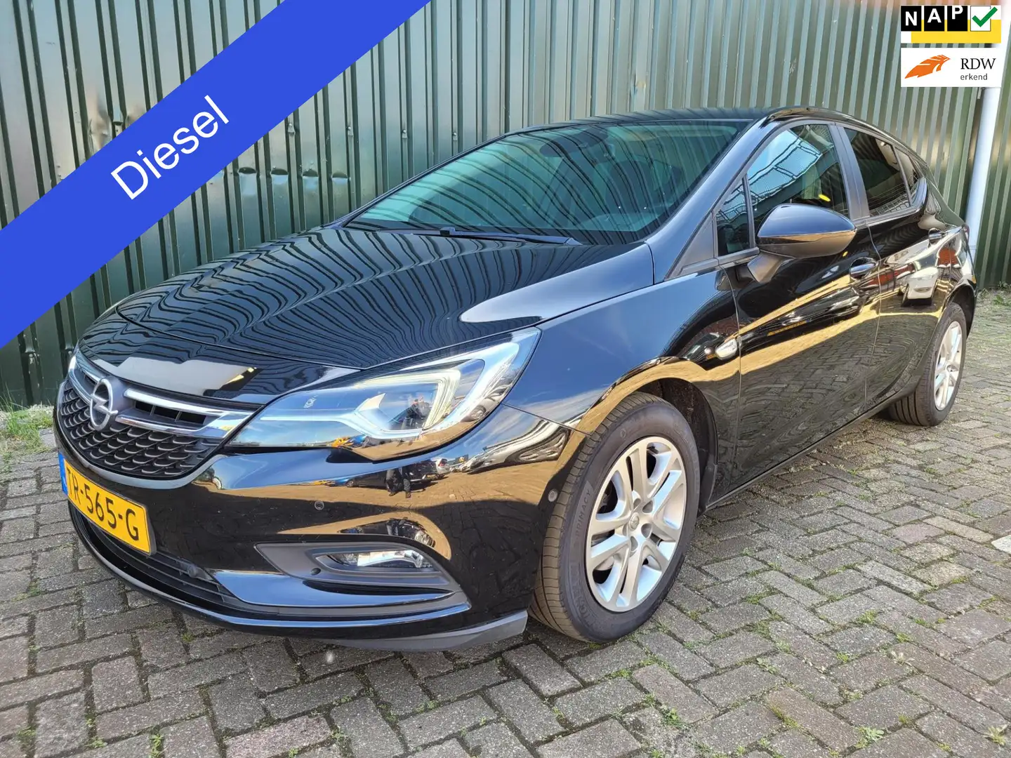 Opel Astra 1.6 CDTI Innovation Zwart - 1