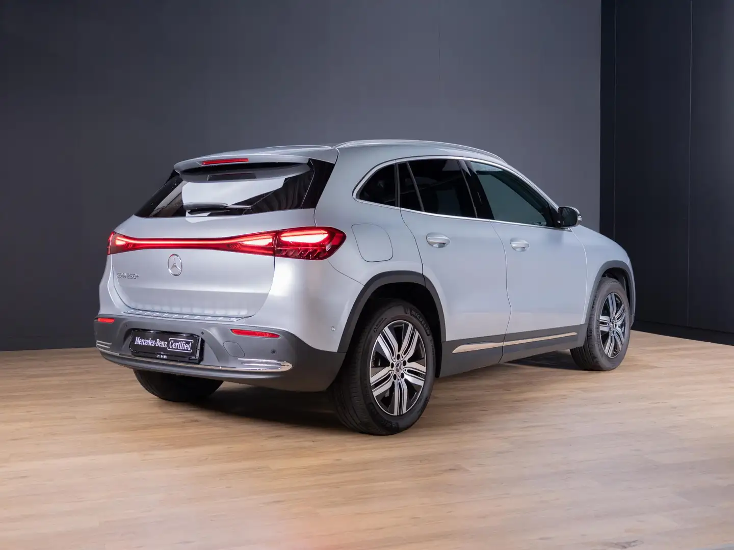 Mercedes-Benz EQA 250 250+ Business Line LIMITED 71 kWh Panorama dak Gris - 2