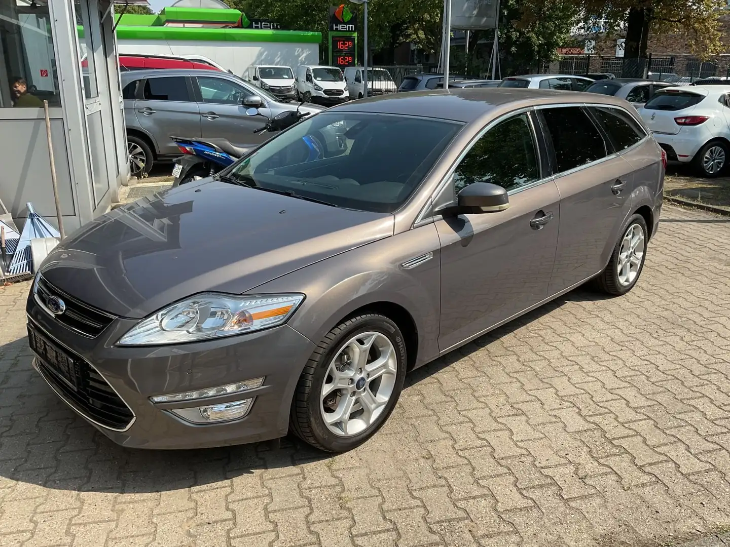 Ford Mondeo Turnier Titanium Braun - 1