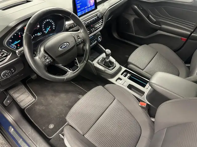 Ford Focus view 19