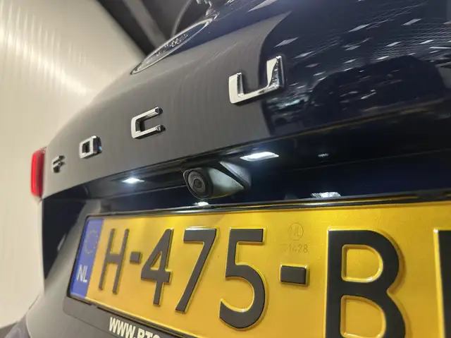 Ford Focus view 11