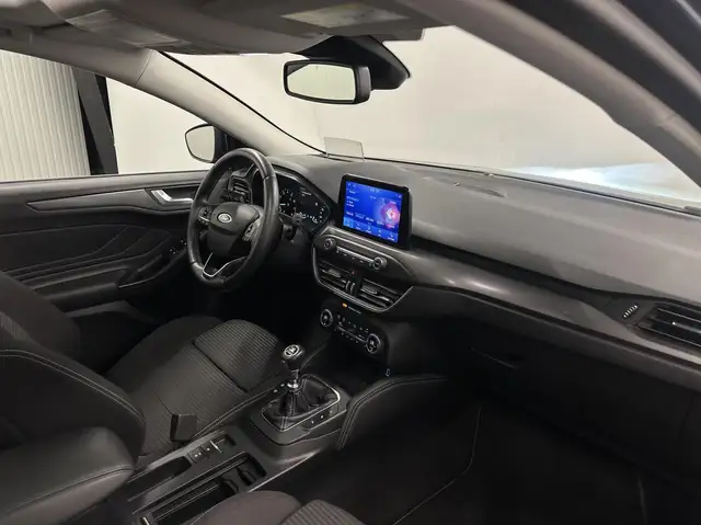 Ford Focus view 15