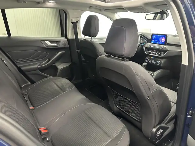 Ford Focus view 18