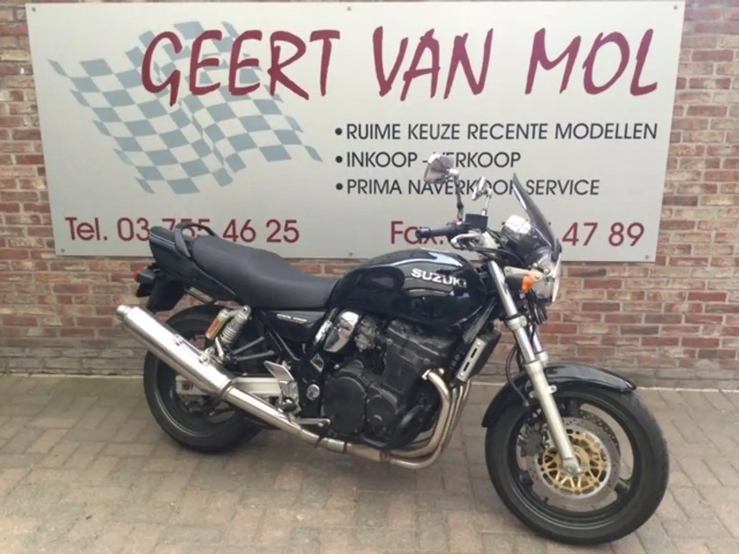 Suzuki GSX 750 Zwart - 1