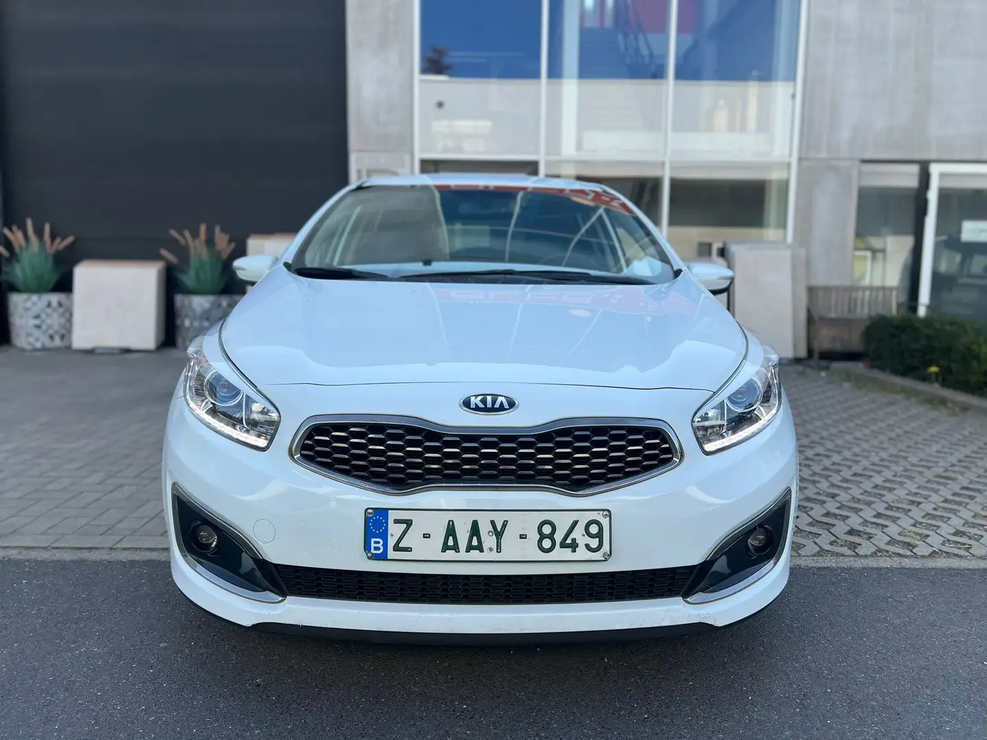 Kia Ceed / cee'd 1.4i ISG GPS Caméra Bluethoot Jtes Alu 1er Prop Wit - 2