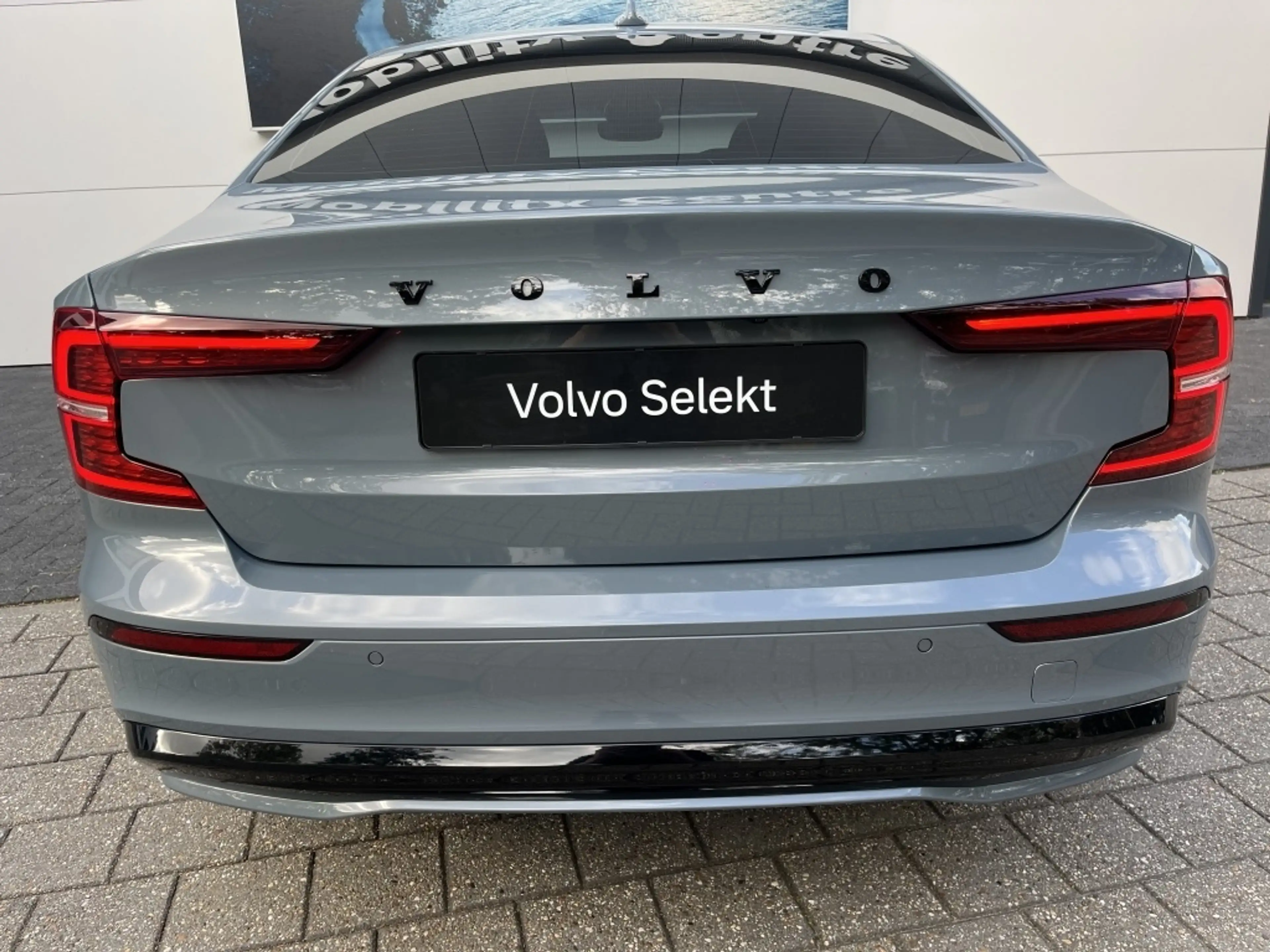 Volvo S60 Recharge T6 AWD Plus Dark | Harman & Kardon audio — photo 10