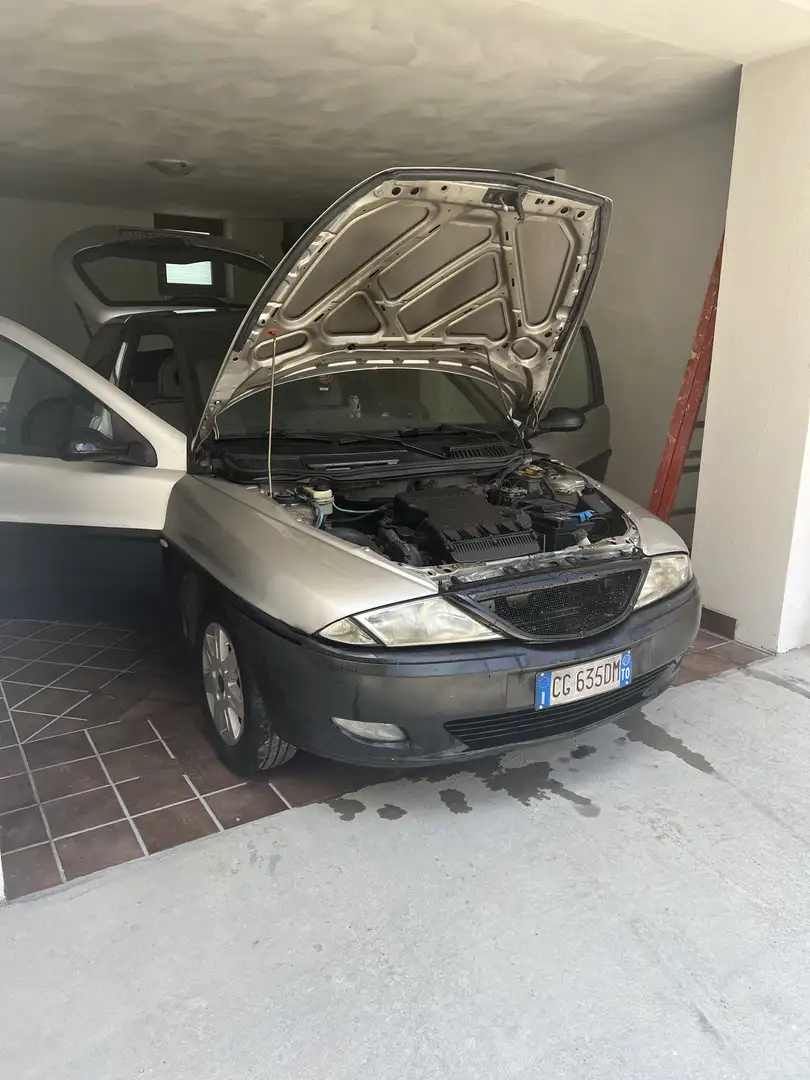 Lancia Ypsilon Y 1.2 16v Unica - 2