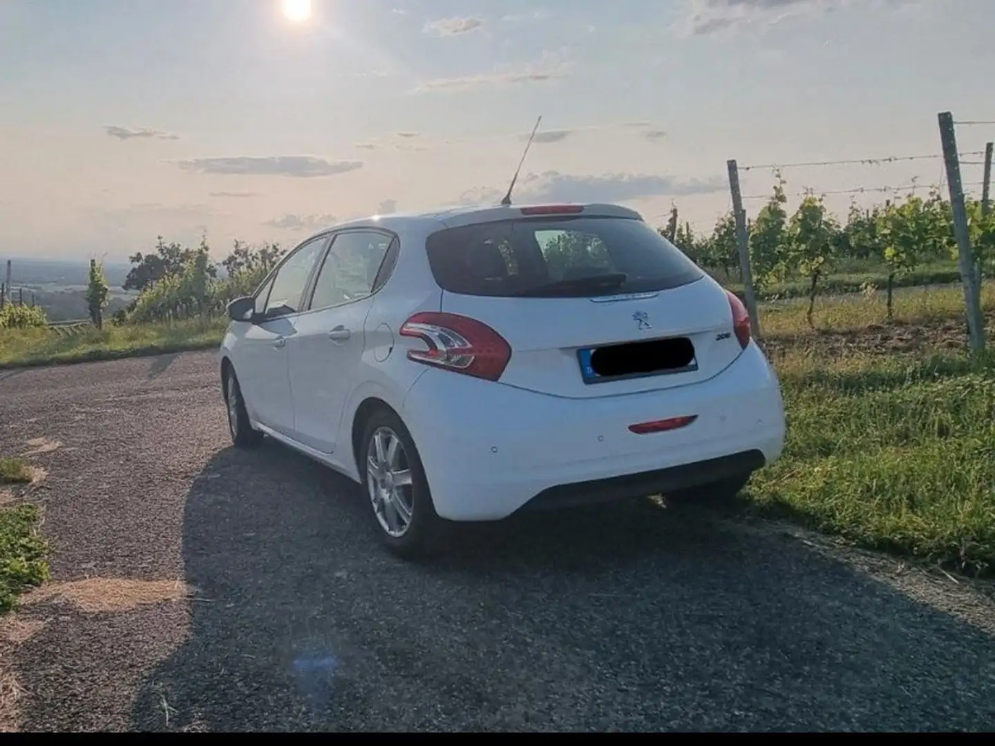 Peugeot 208 208 82 VTI Active Weiß - 1