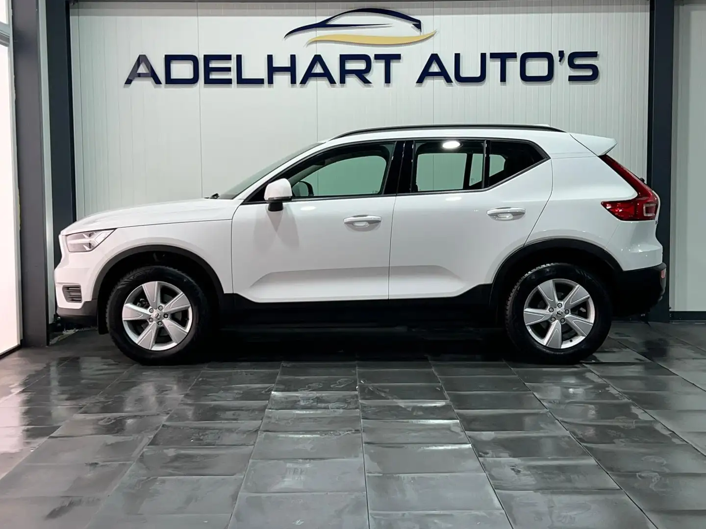 Volvo XC40 1.5 T3 Inscription 163 PK / Navigatie full map / C Wit - 2