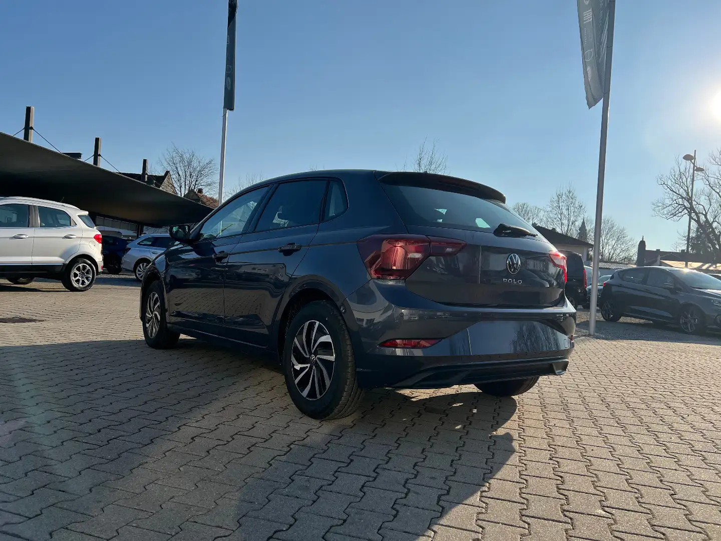 Volkswagen Polo 1.0 TSI Life *LED Alu PDC App-Connect DAB* Szary - 2