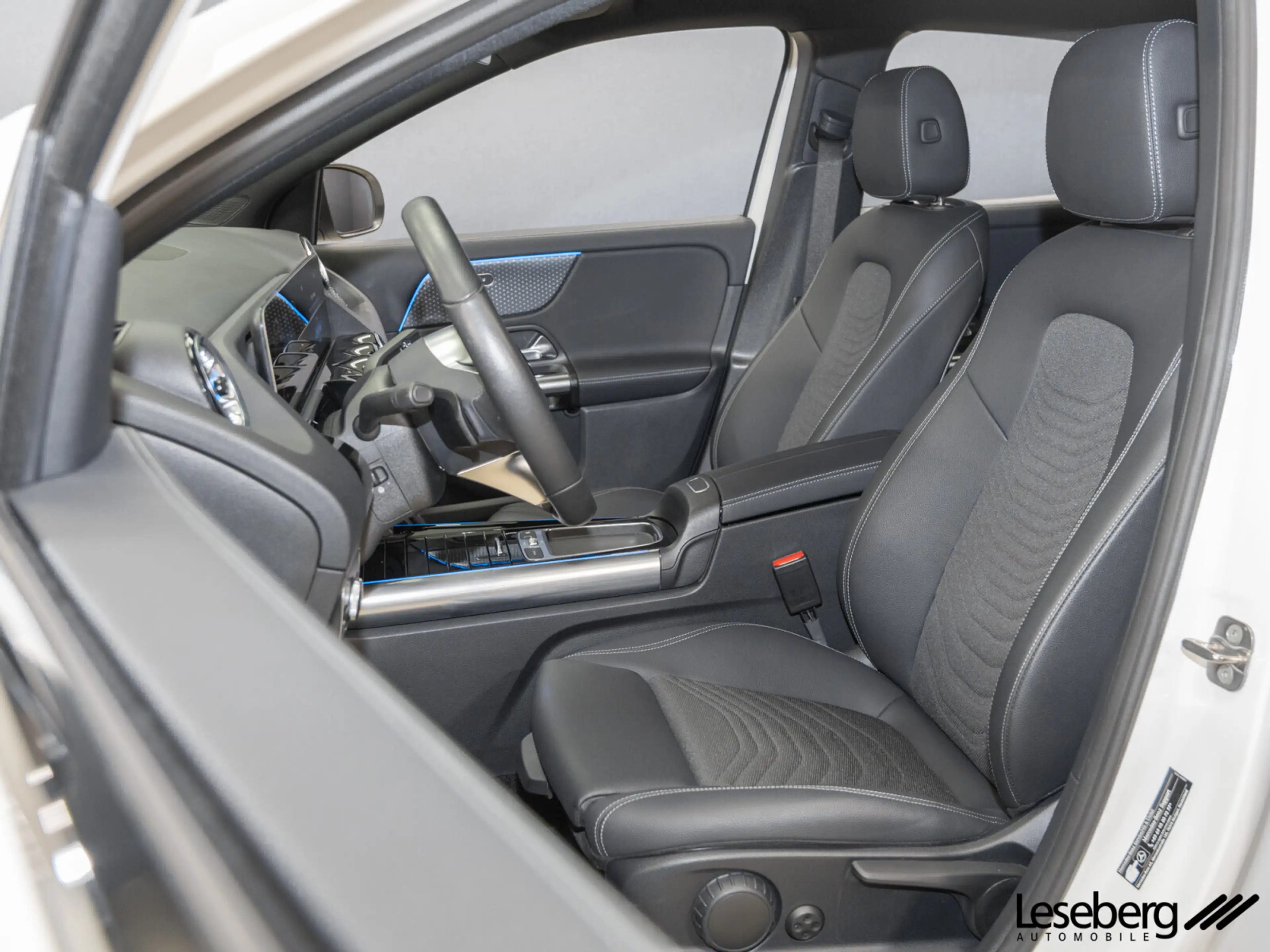 Mercedes-Benz GLA 180 GLA 180 Progress. Adv.+ Night/Multibeam/Distron. — photo 12