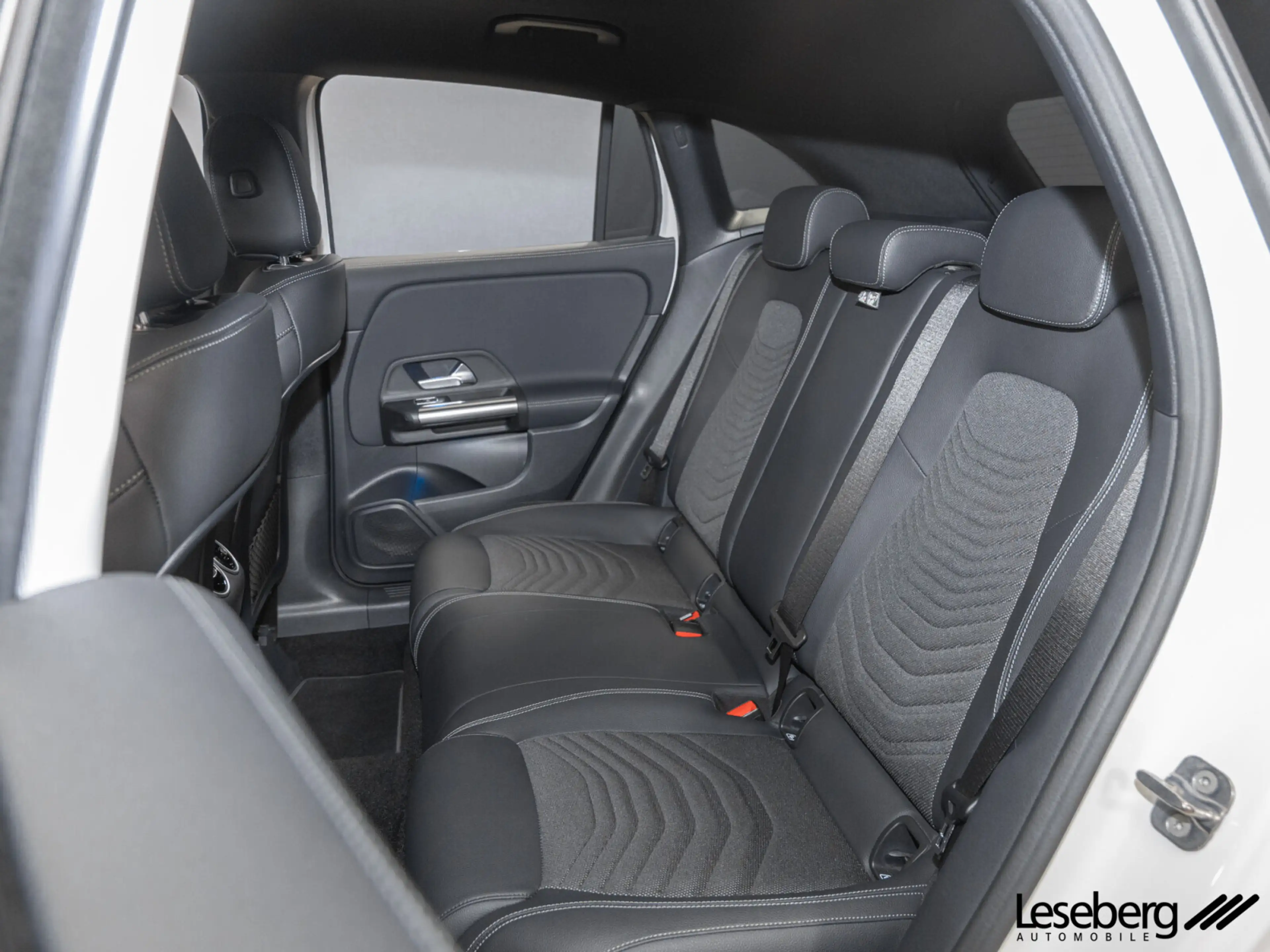 Mercedes-Benz GLA 180 GLA 180 Progress. Adv.+ Night/Multibeam/Distron. — photo 13