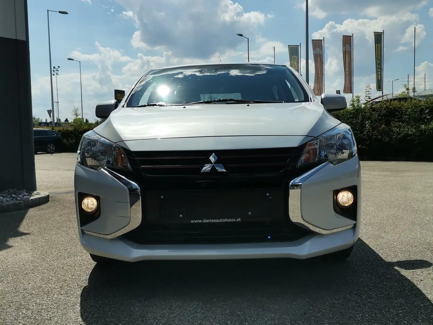 Mitsubishi Space Star 1,2 CVT AS&G Weiß - 2