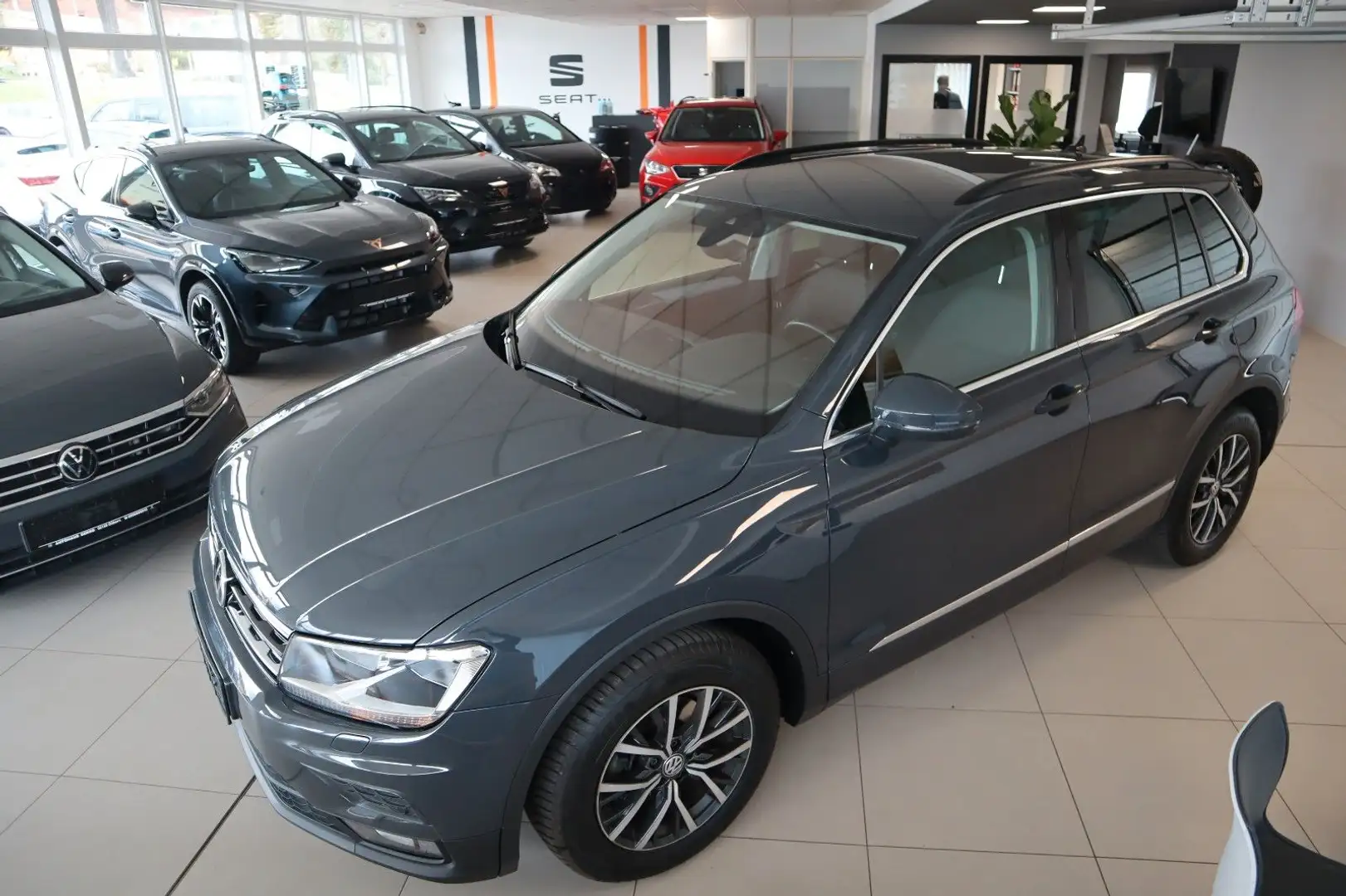 Volkswagen Tiguan R-Line/PDC/FULL LINK/NAVI/DSG Grey - 2