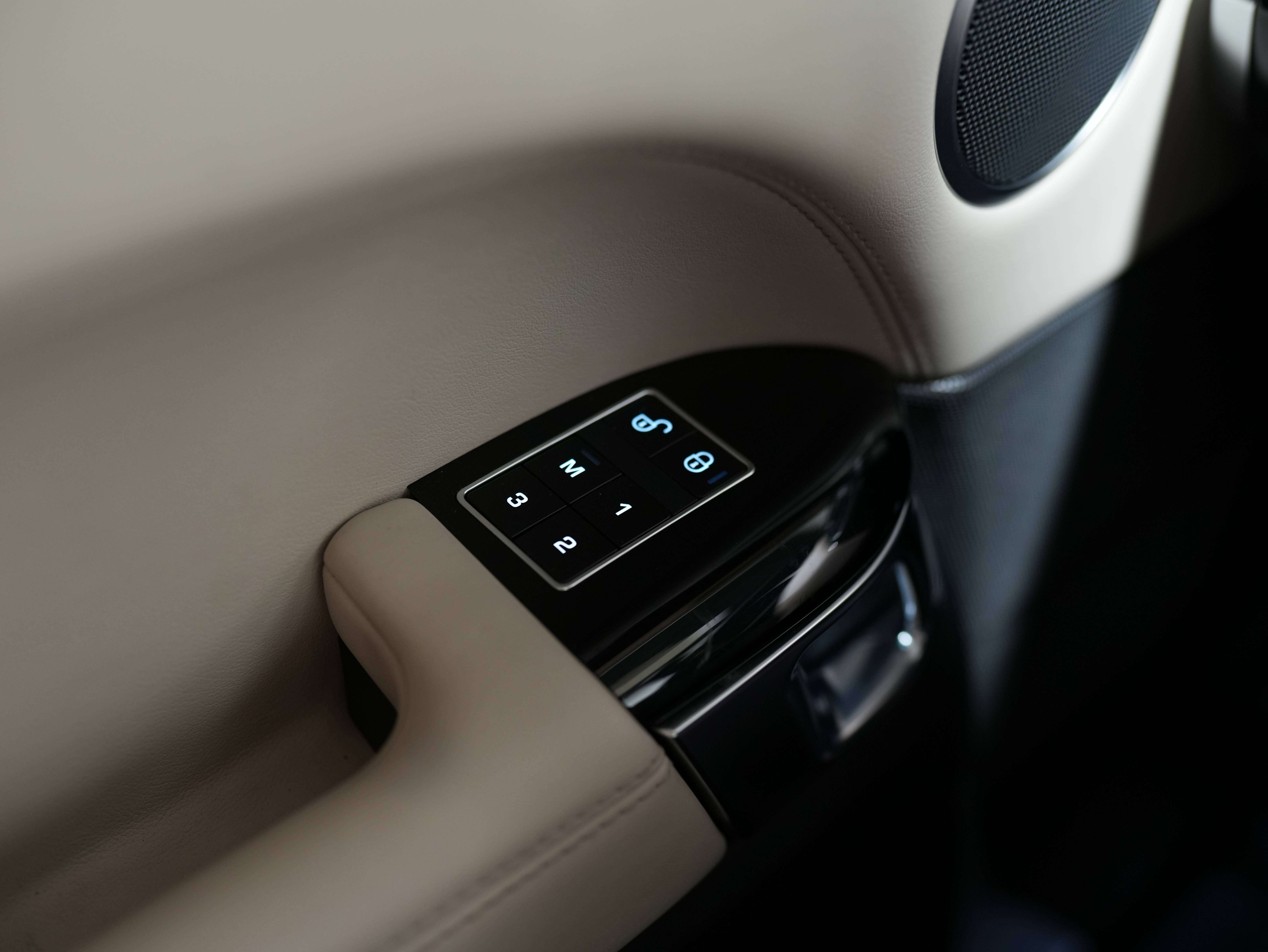 used 2015 Land Rover Range Rover Sport car, priced at $29,900