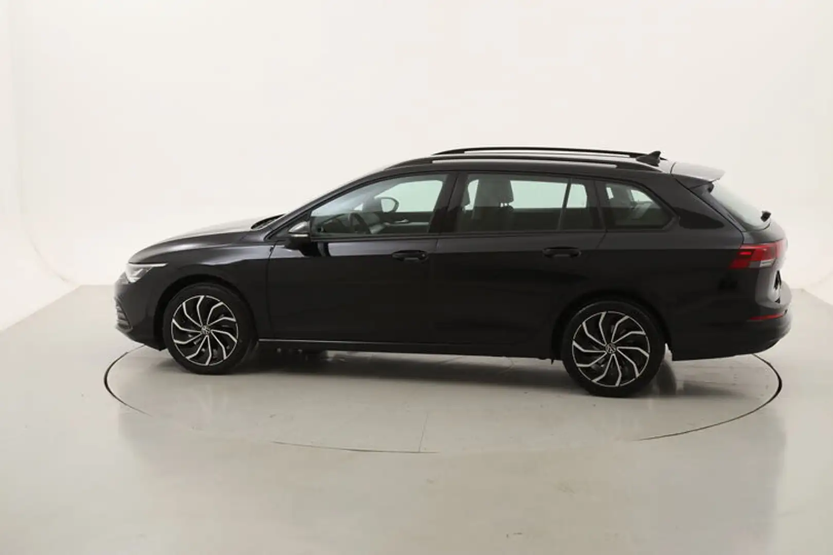 Volkswagen Golf Life DSG 1.0 Mild Hybrid 110CV Nero - 2