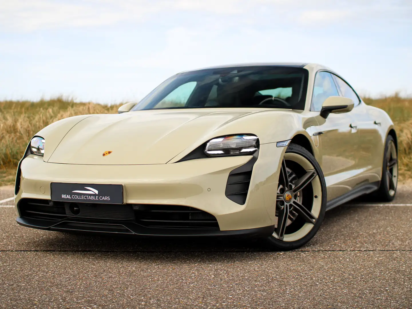 Porsche Taycan GTS Hockenheim Edition | 1/180 | 598 pk | NL auto Grijs - 1
