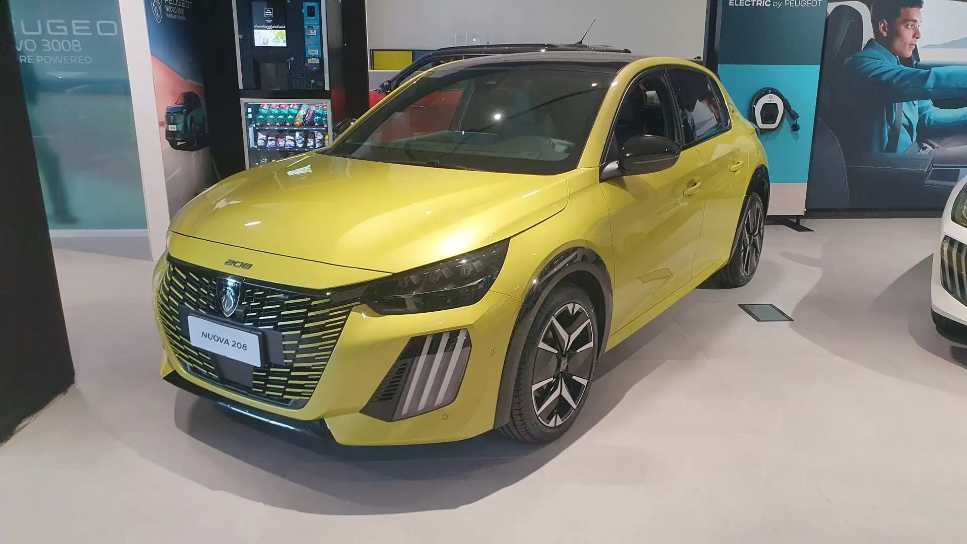 Peugeot 208 Hybrid 110 e-DCS6 GT Giallo - 1
