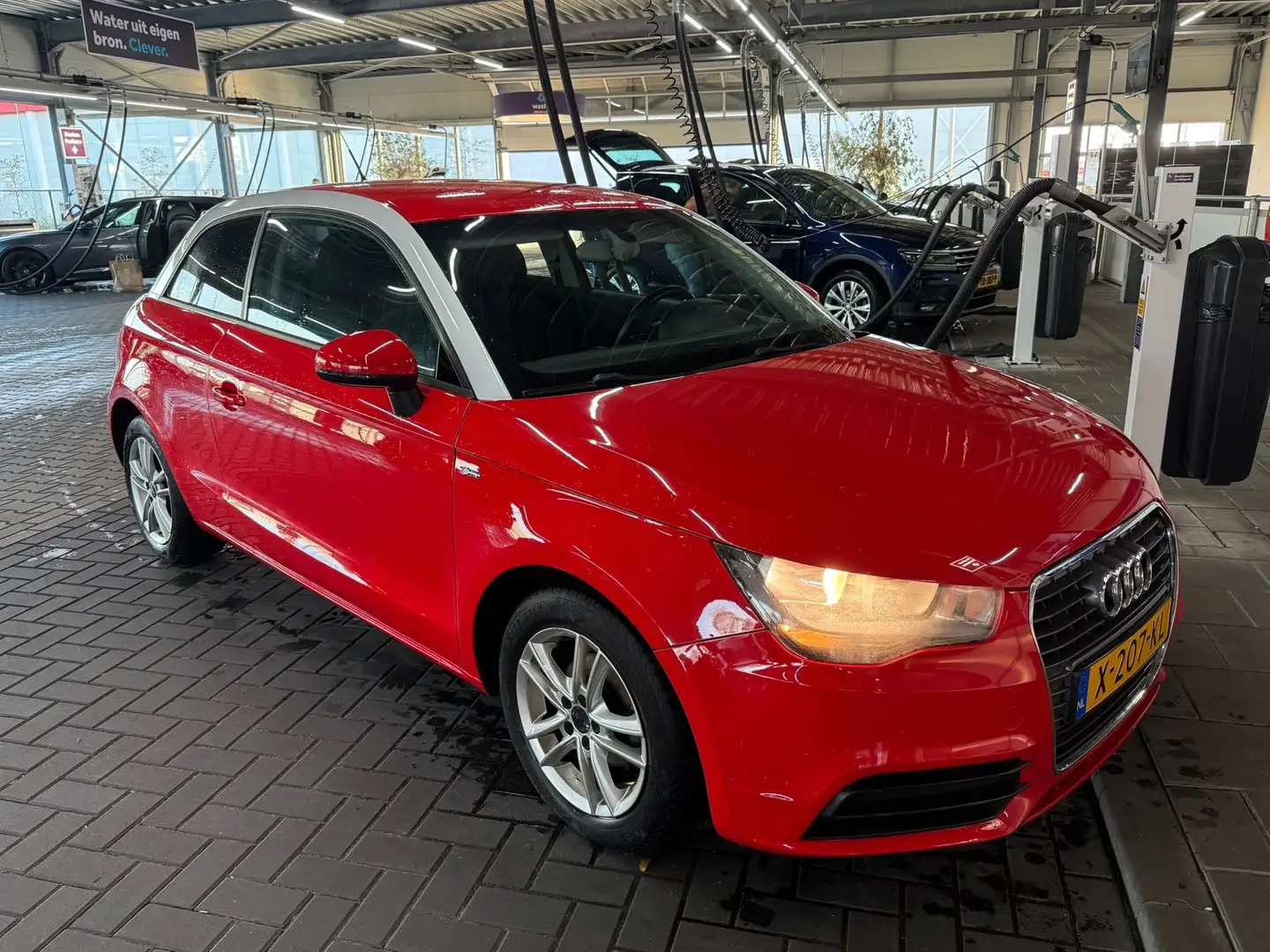 Audi A1 1.2 TFSI Attr. PL. Rood - 1
