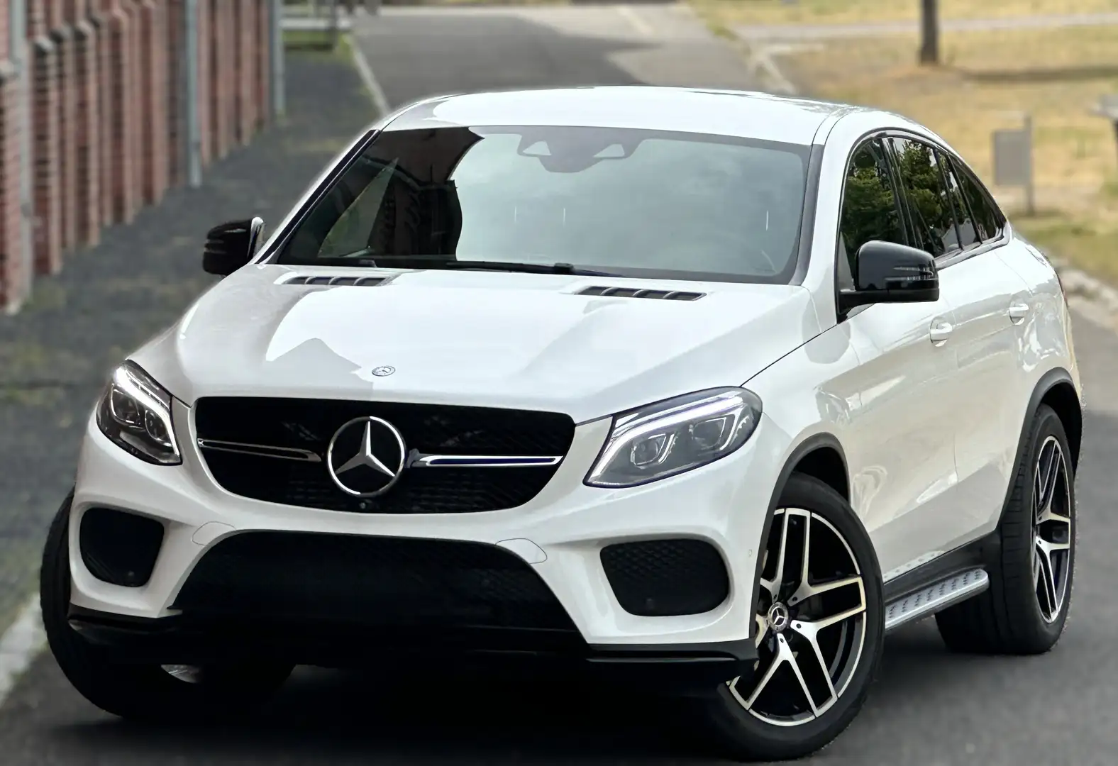 Mercedes-Benz GLE 350 4Matic AMG 21' 360 ACC LED AHK ILS Night-Paket Blanc - 1