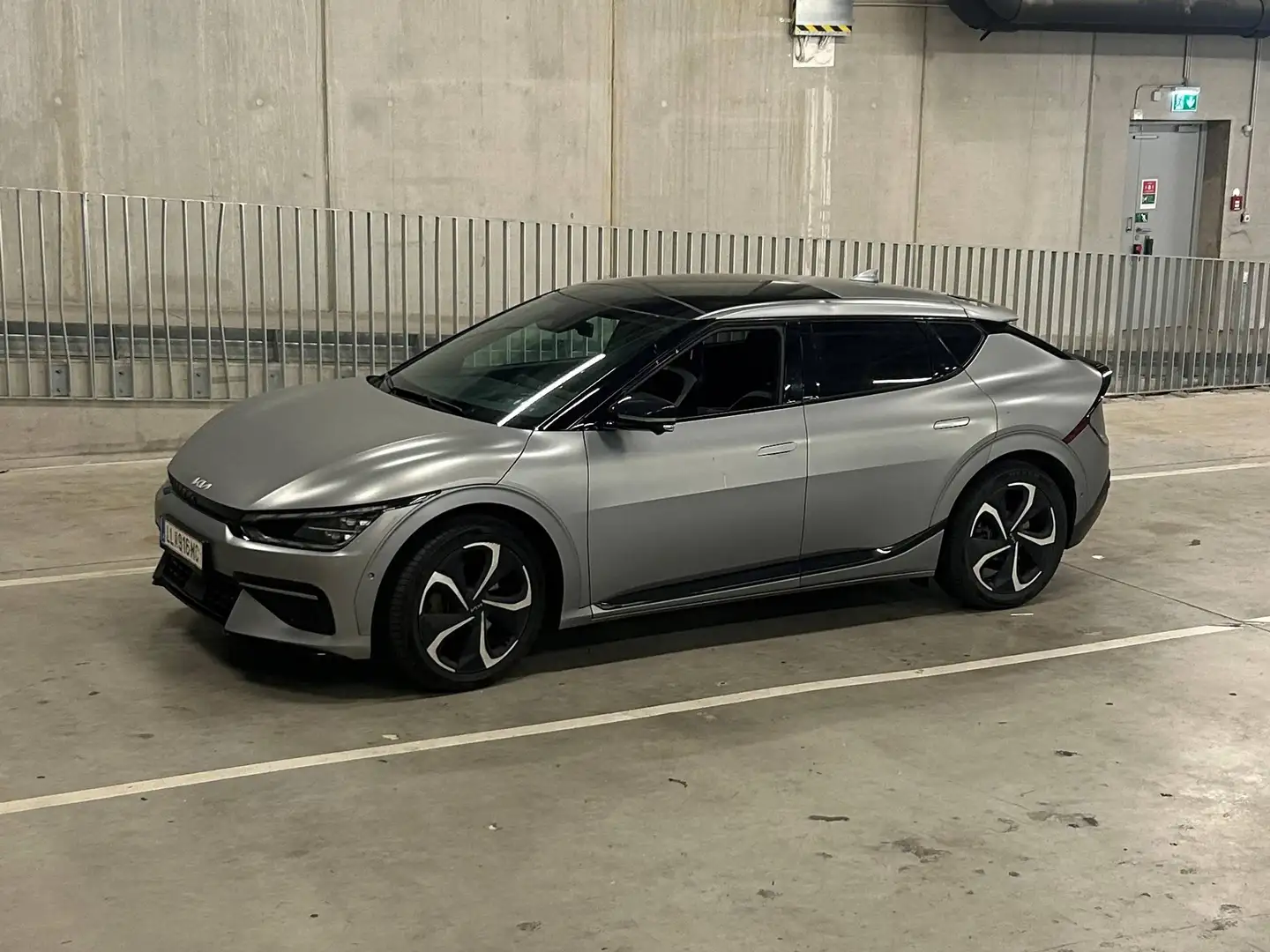 Kia EV6 EV6 AWD 77,4kWh GT-Line Premium Aut. GT-Line Premium Silber - 2