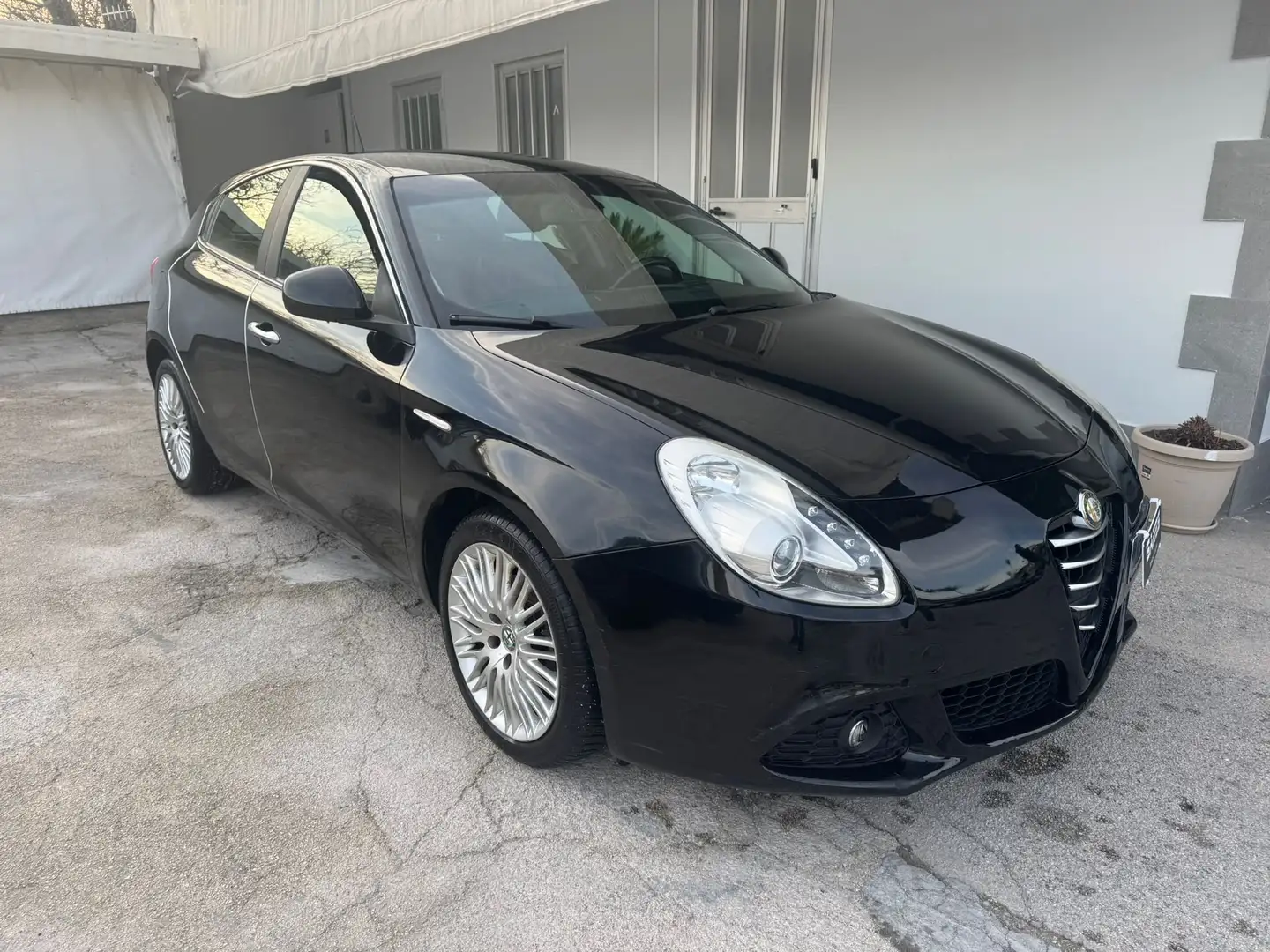 Alfa Romeo Giulietta Giulietta  2010 1.6 jtdm(2) Exclusive Schwarz - 1