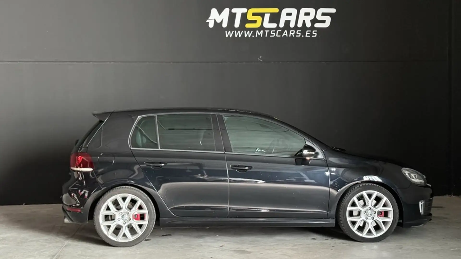 Volkswagen Golf 2.0 TSI 235cv GTI Edición 35 Schwarz - 2