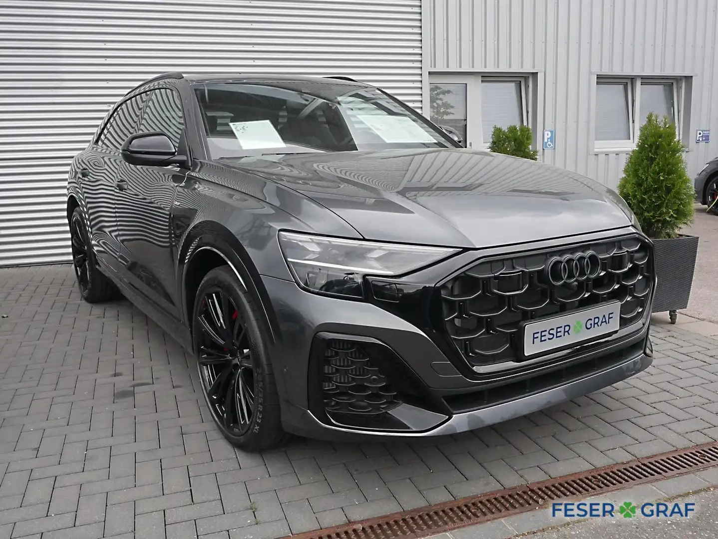 Audi Q8 SUV 60 TFSI e quattro Navi 4xSHZ Pano ACC AHK Grau - 2