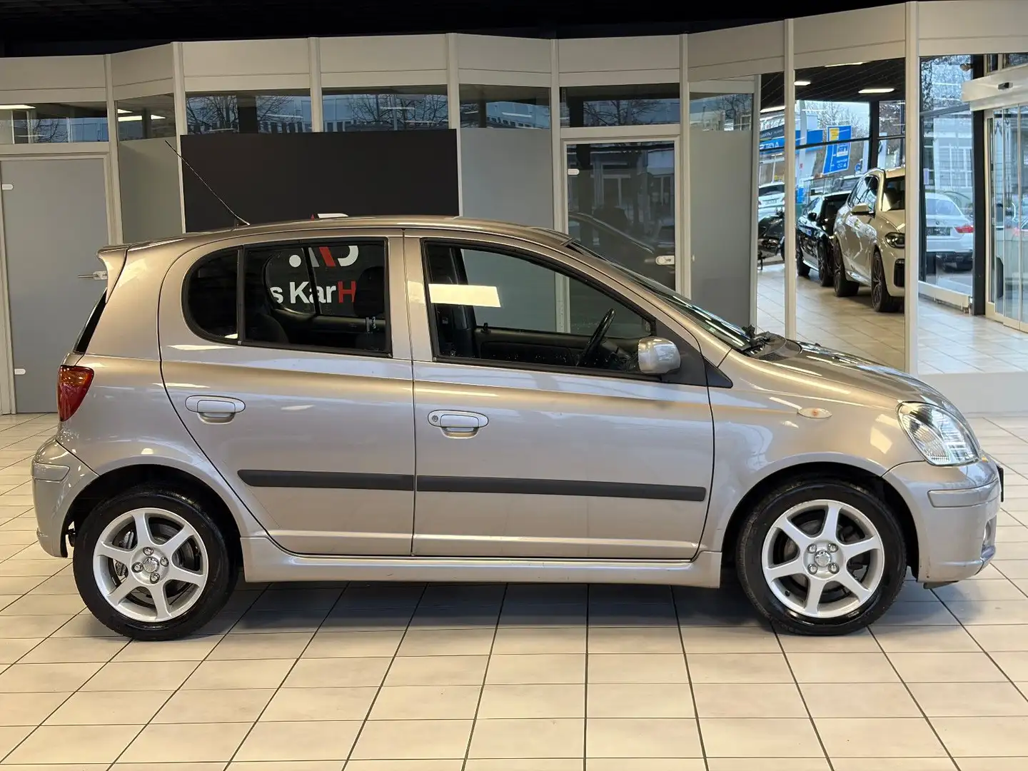 Toyota Yaris 1.5 TS · Kupplung neu · TÜV 12/2027 Grau - 2