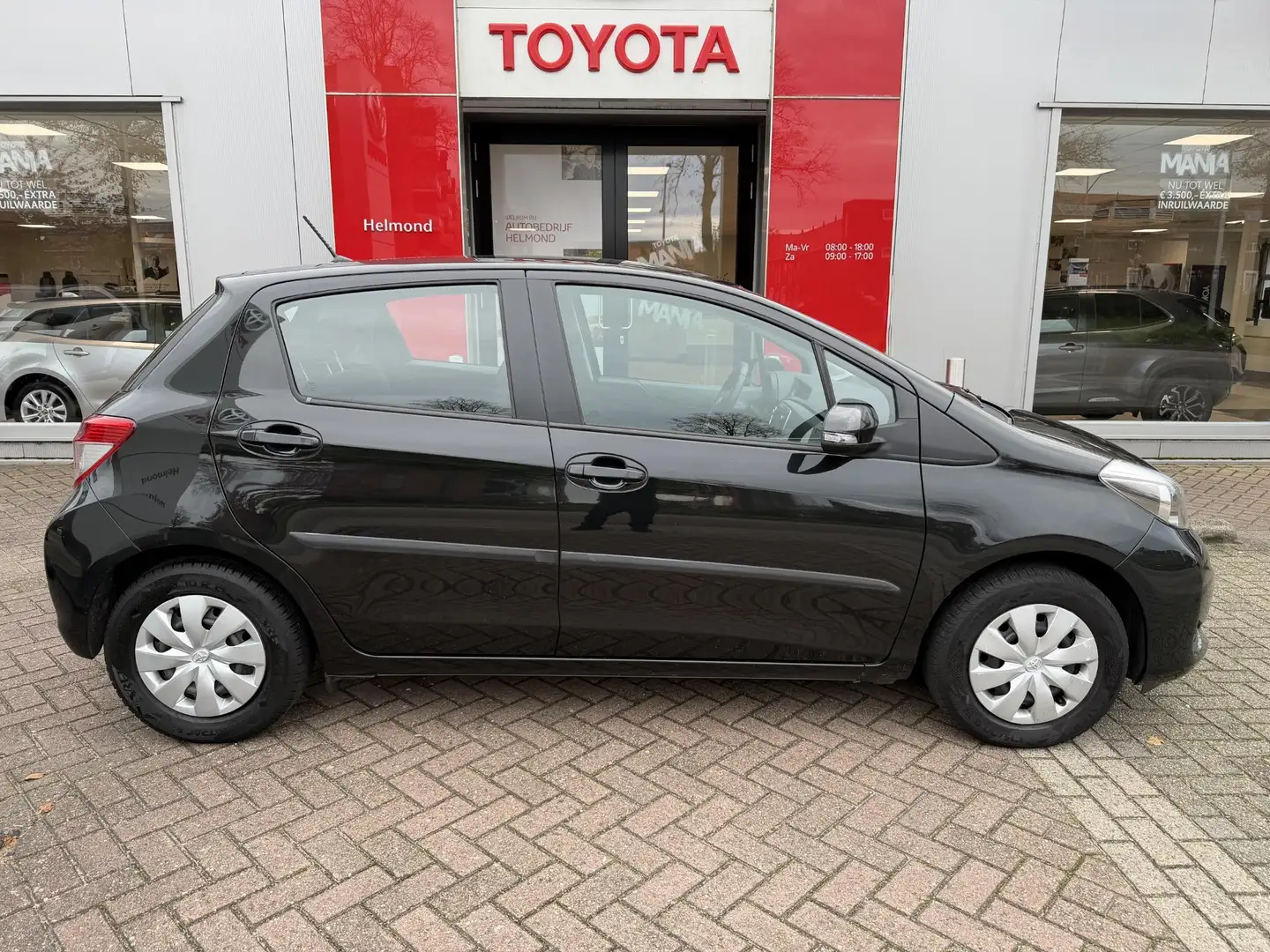 Toyota Yaris 1.0 VVT-i Aspiration Zwart - 2