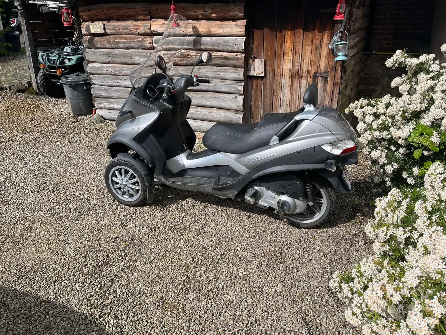 Piaggio MP3 250 LT Срібний - 2