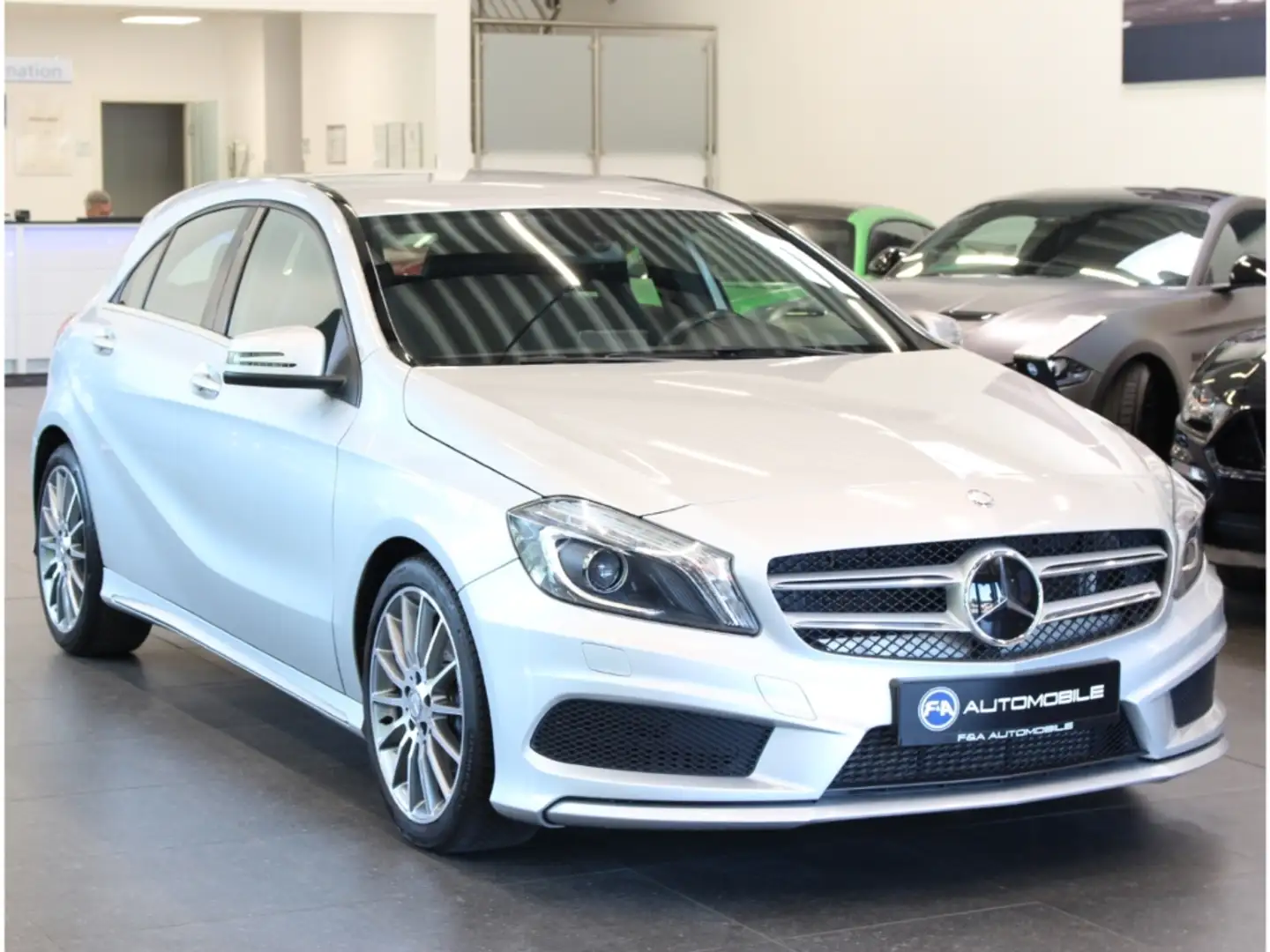 Mercedes-Benz A 200 AMG-Line+Kamera+Navi+Xenon Silber - 2