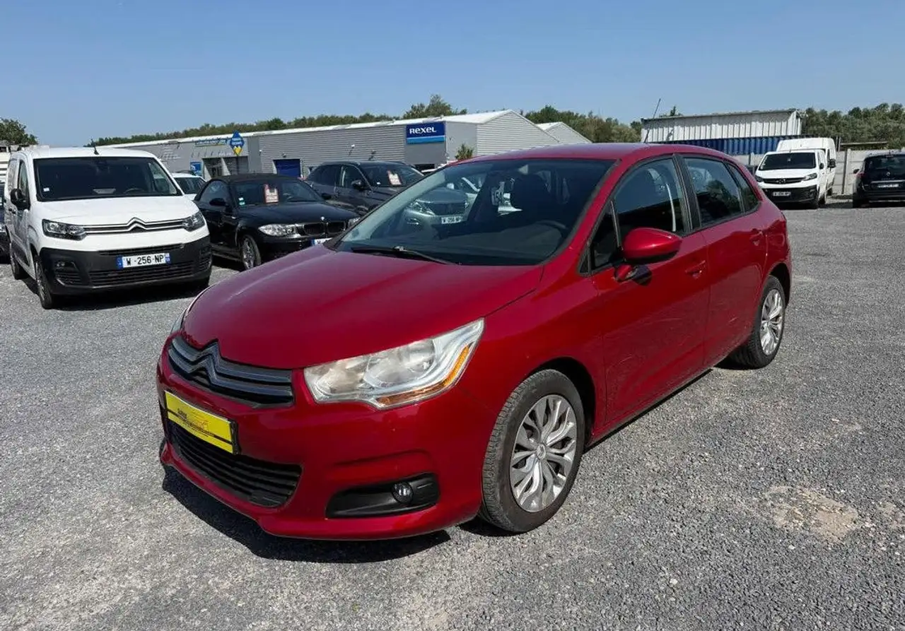 Citroen C4 confort1l4 essence faible kilometrage
