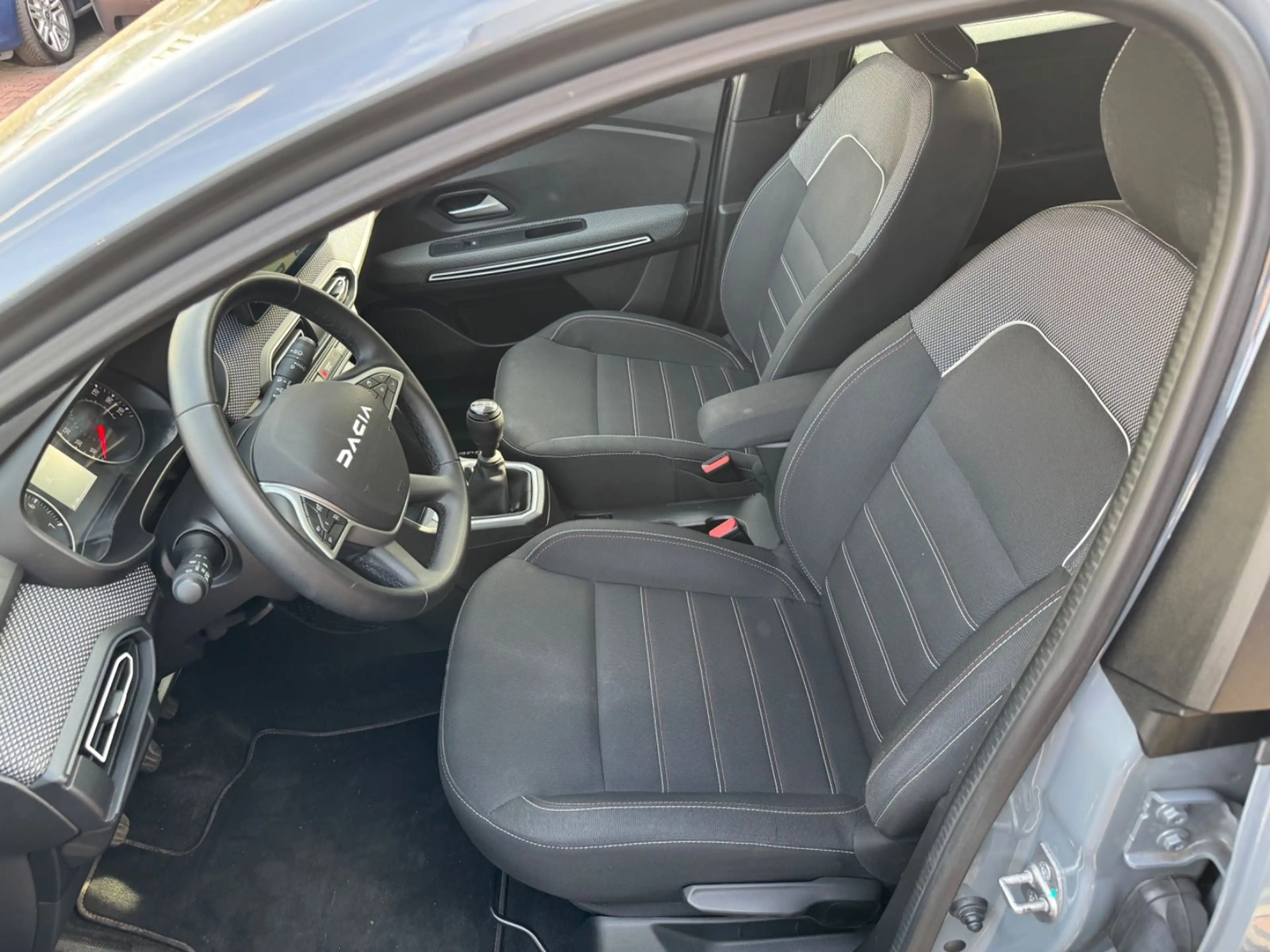 Dacia Jogger Extreme+/1.HAND/RFK/TÜV 08/2028/NAVI — photo 17