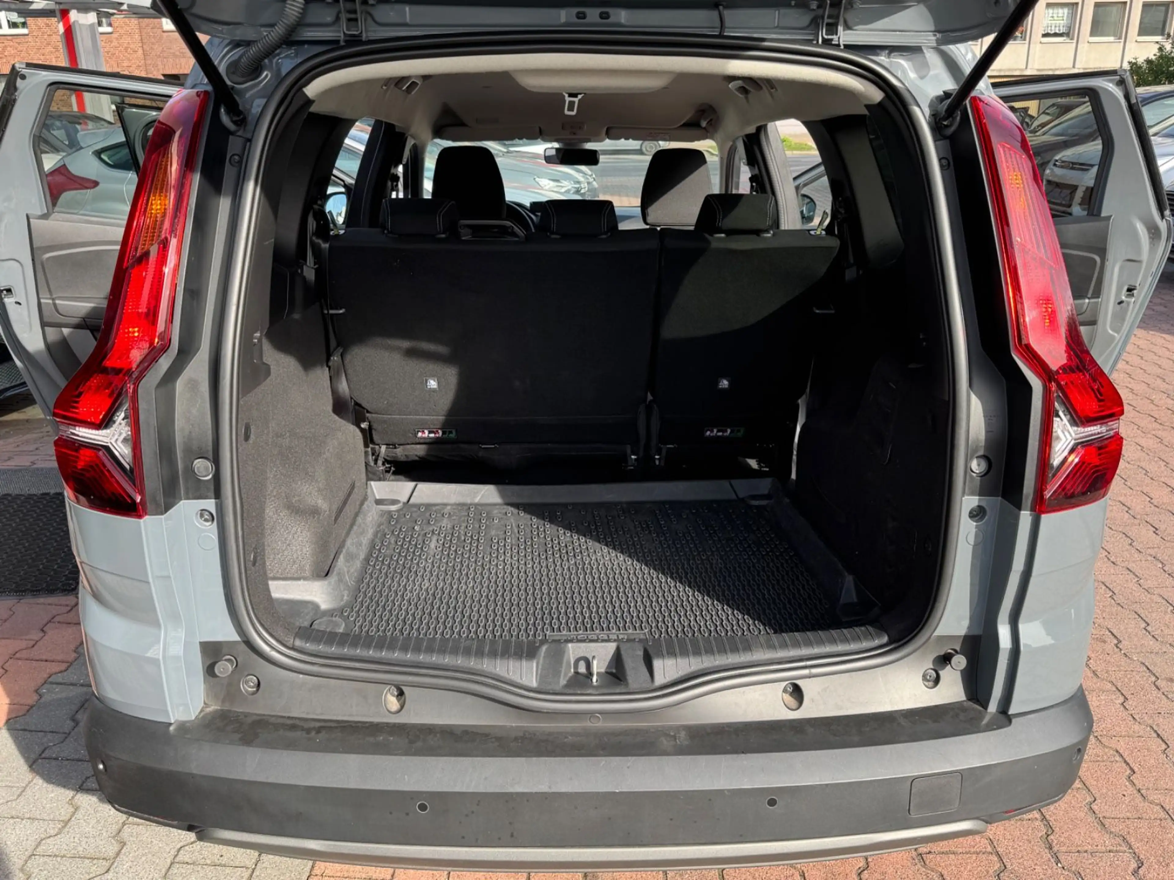 Dacia Jogger Extreme+/1.HAND/RFK/TÜV 08/2028/NAVI — photo 35